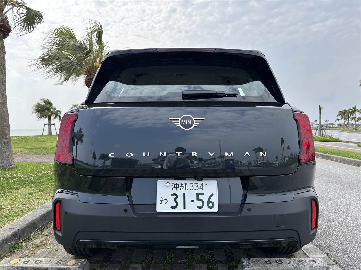 沖縄のレンタカープレミアムファーストの車：MINI COUNTRYMAN　リア