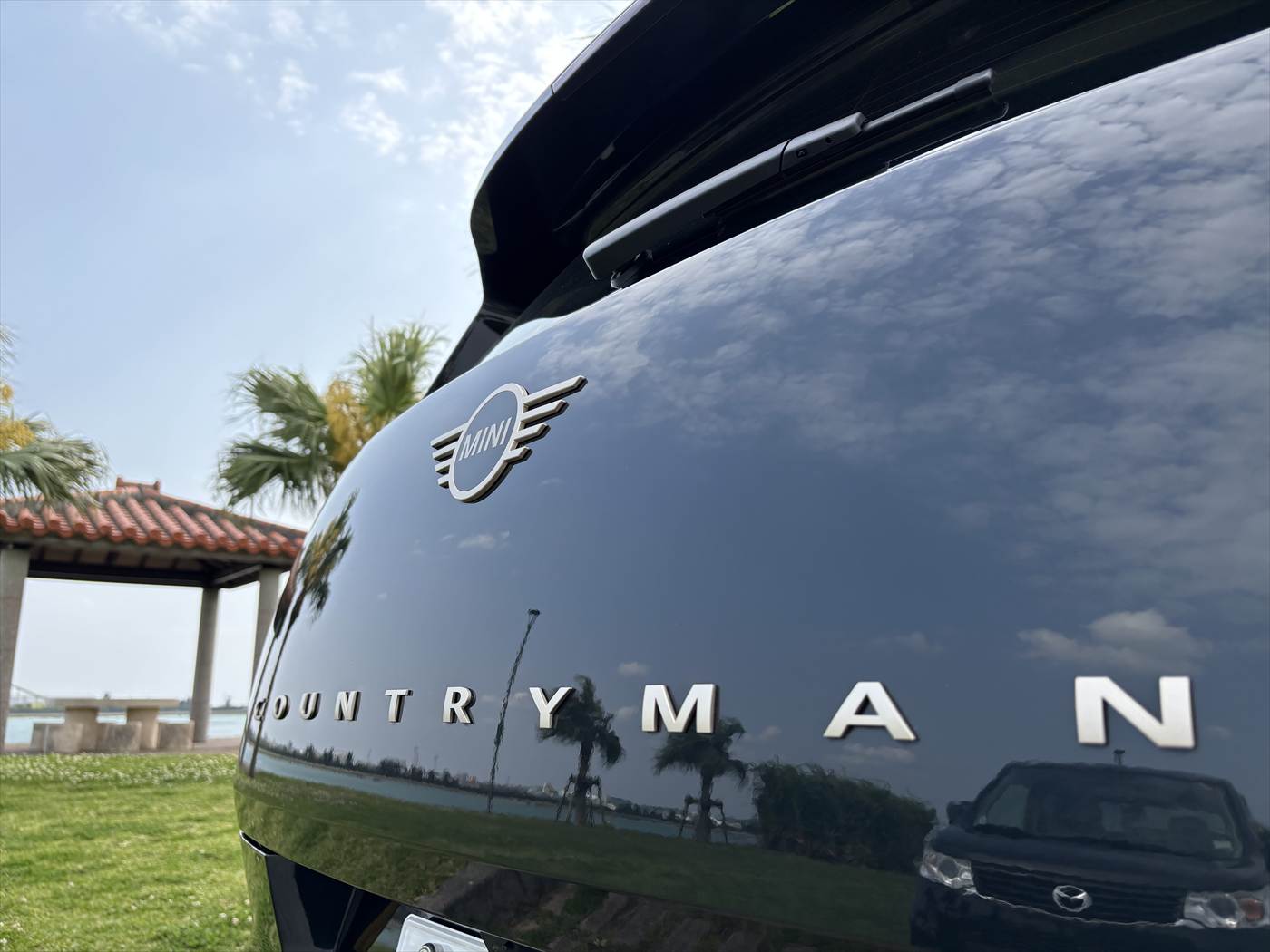 沖縄のレンタカープレミアムファーストの車：MINI COUNTRYMAN　エンブレム