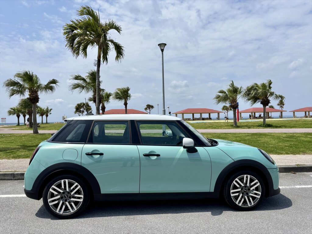 MINI 5DOOR_02